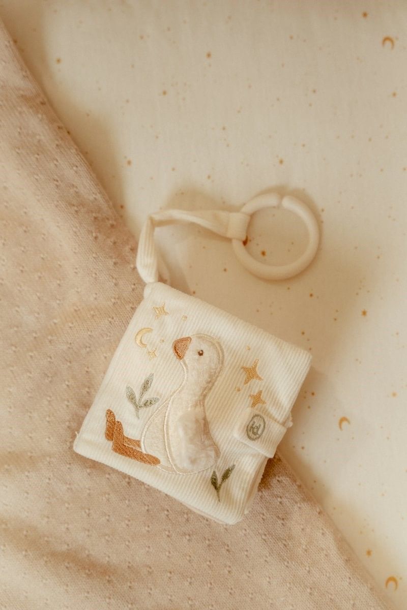 LIBRITO BLANDITO CON ANILLA · Newborn Natura - Imagen 3